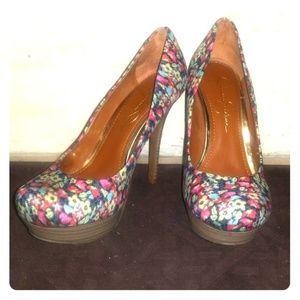 🔥JessicaSimpson floral pumps